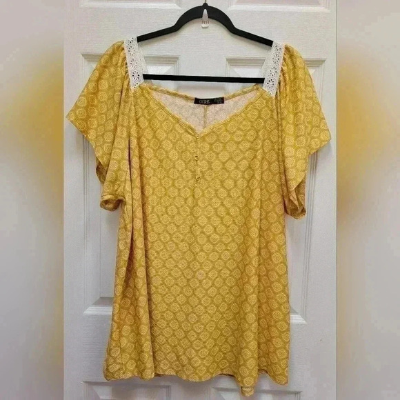 CURE Yellow & Lace Sweetheart Neck Flutter Sleeves Top Plus Size 3x - Picture 1 of 3